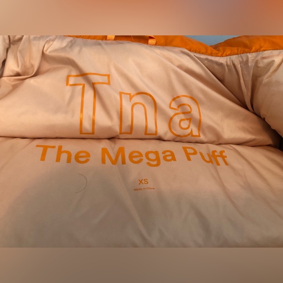 Womens aritzia mega puff jacket - Picture 13 of 14